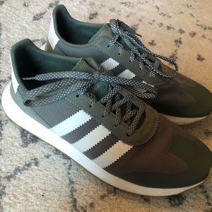 women's green adidas tennis shoes